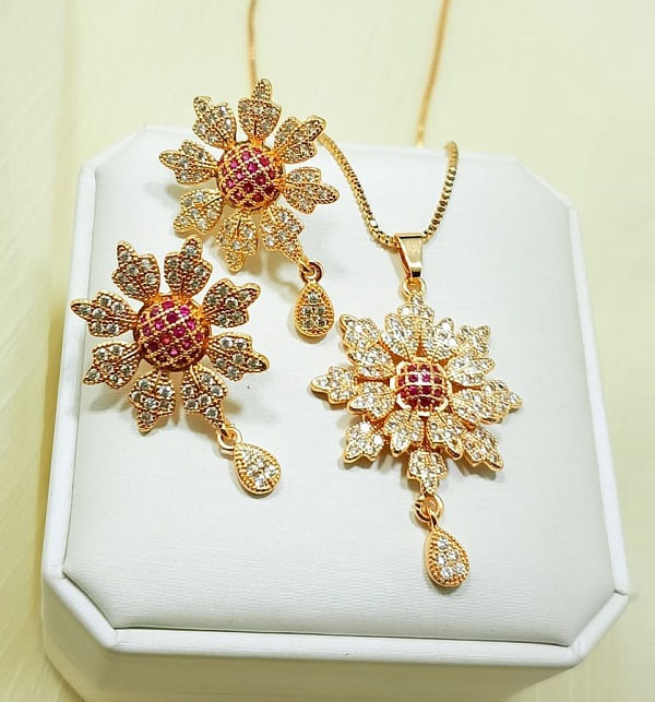 Beautiful Zircon Locket Set with Earrings (ZV:25867)