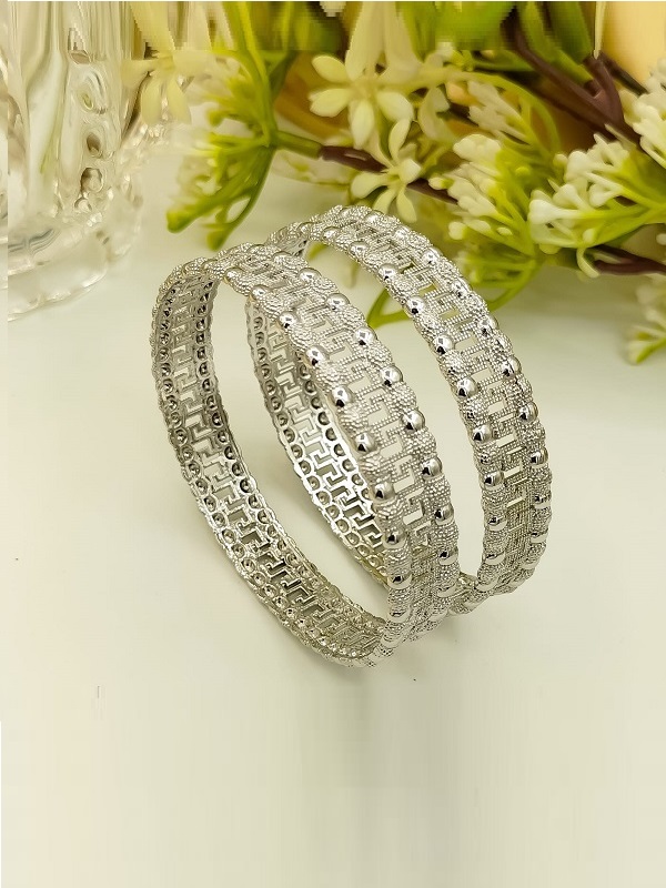Silver Plated Textured Bangles Set (ZV:141167)