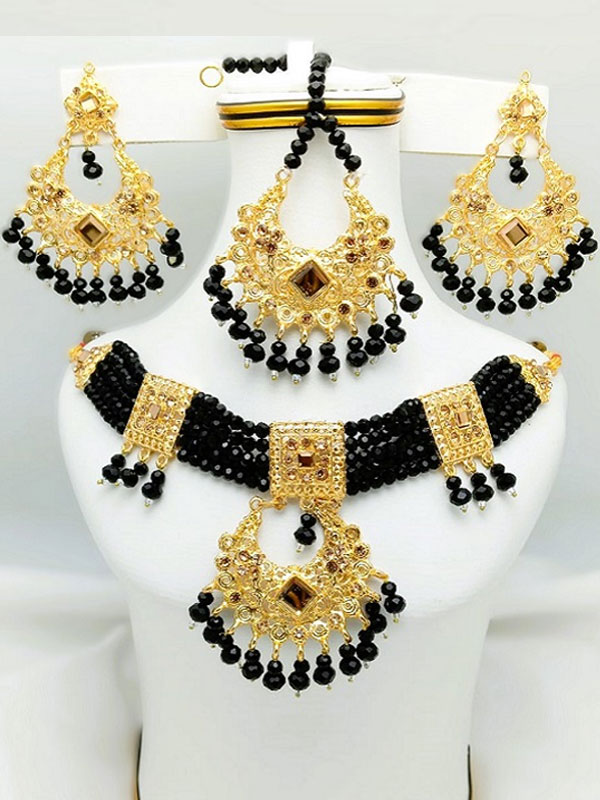 Traditional Black Pearl Necklace Jewelry Set with Earrings and Teeka (ZV:26440)