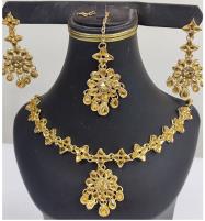 Kundan Necklace Set with Drop Earrings & Maang Tikka (ZV:3071) Price in Pakistan