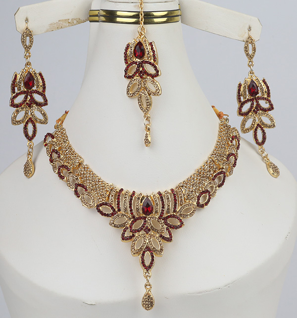 Beautiful Jewelry Set With Earring & Matha Patti (PS-330)